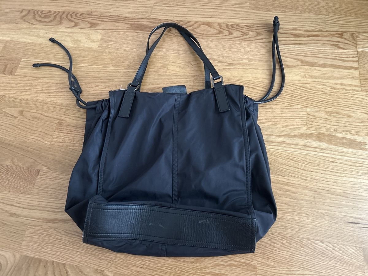 Burberry Borse: Burberry Black Nylon Tote Bag – Usato da Genève venduto da TreasureChest 2