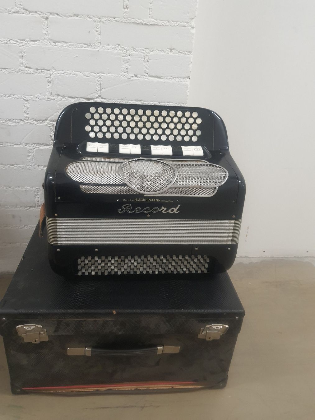 Record Instruments de musique: accordéon Record 4 voix  – D'occasion à Pont-de-la-Morge par Mirabelle0