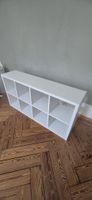 Weisses IKEA Regal