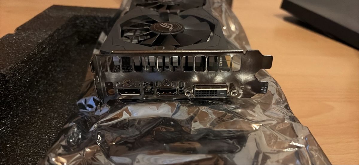 Asus Cartes graphiques: ASUS ROG Strix Radeon RX 560 O4G Gaming – D'occasion à Ponthaux par mab_y75k 2