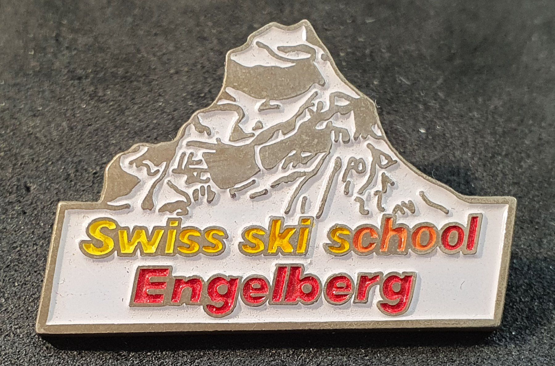 Plaketten & Abzeichen: Y801 - Pin Swiss ski school Engelberg – Gebraucht aus Reinach BL von Boston-Verkauf