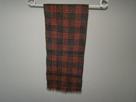 Schal schwarz rot beige kariert mit Fransen