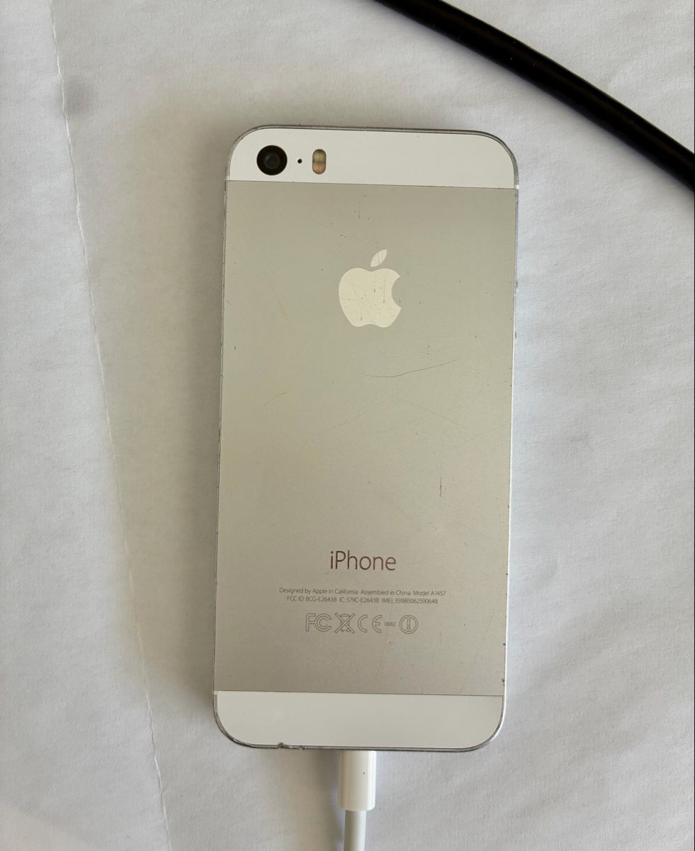 Apple Telefoni cellulari / Smartphones: iPhone 5s silber/weiss – Usato da Sarnen venduto da m-basic 1