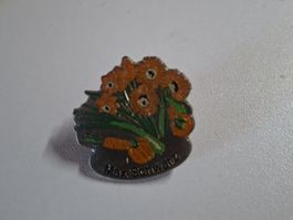 Pin Blumenmotiv Max Schwarz