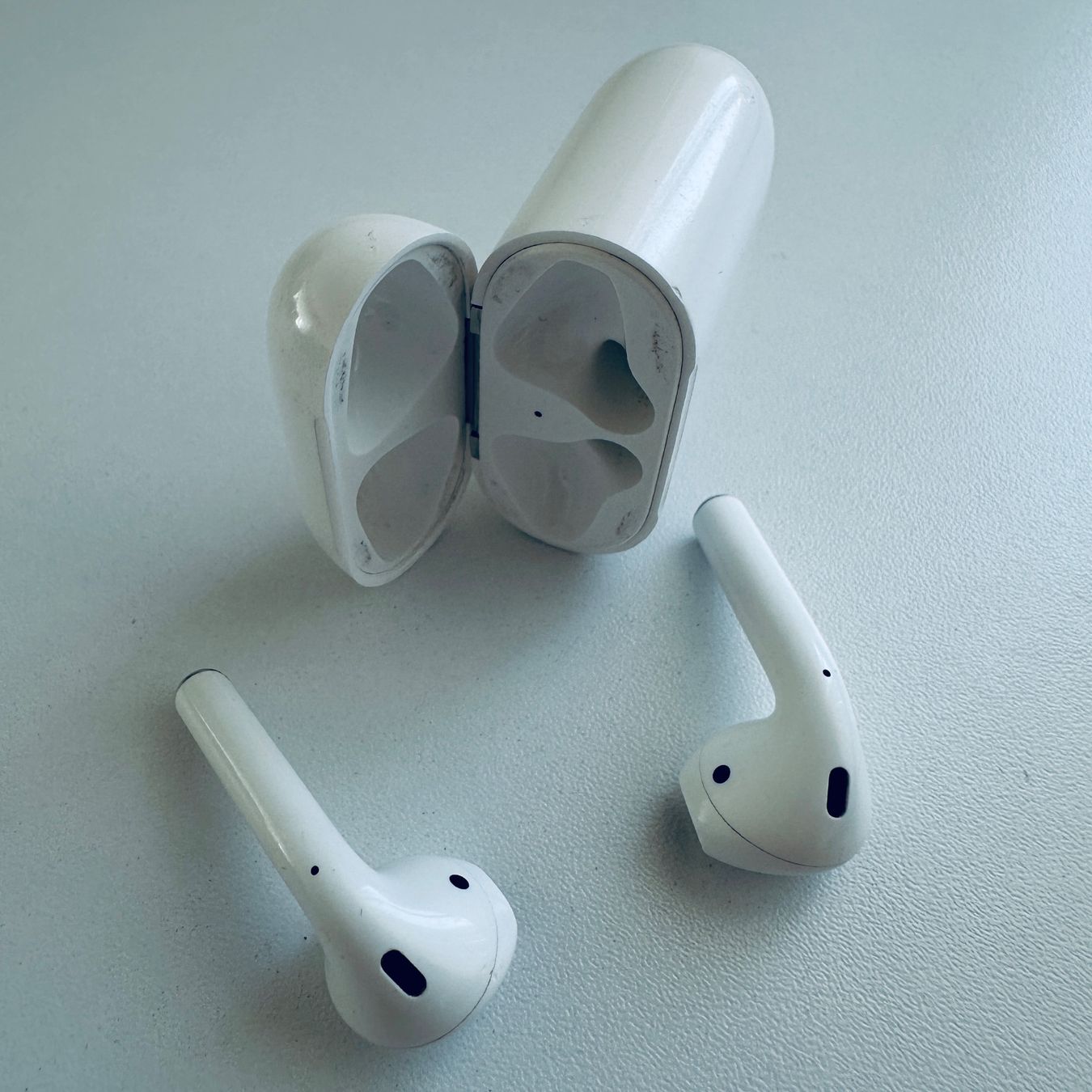 Apple Cuffie: Original Apple AirPods 2 Kopfhörer Wireless Lightning Kabel – Usato da Basel venduto da MY.AIRPODS.SHOP 5
