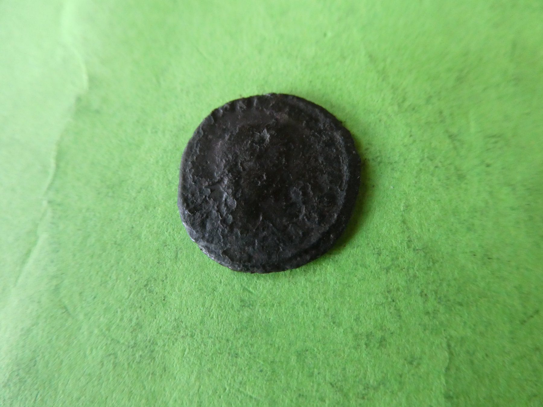 Alle Münzen: uralte Bronzemünze    17 mm     1.66 g – Gebraucht aus Hinterforst von Rohusri