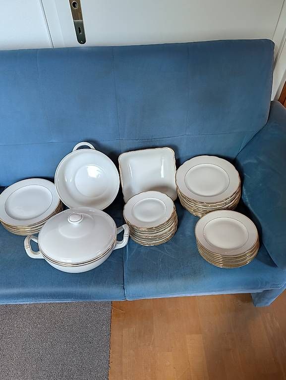 Set di piatti: Geschirr mit Goldrand – Usato da Känerkinden venduto da sim_tf5s 1