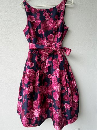 Floral Fit & Flare Dress - Perfect for Summer Events!
