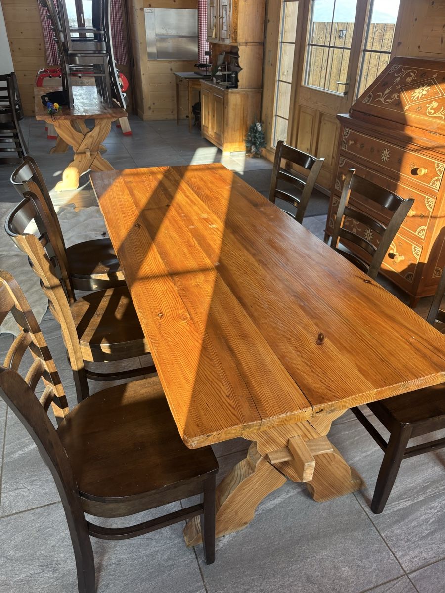 Set di tavolo e panche: Sets de tables et chaises – Usato da La Lécherette venduto da planina12