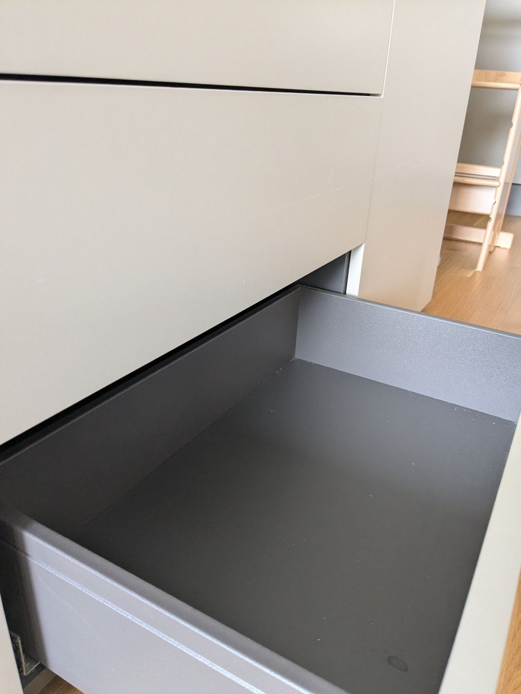 Cassettiere: Sideboard/Kommode (Swiss made) – Usato da Prangins venduto da Ivy2016 2