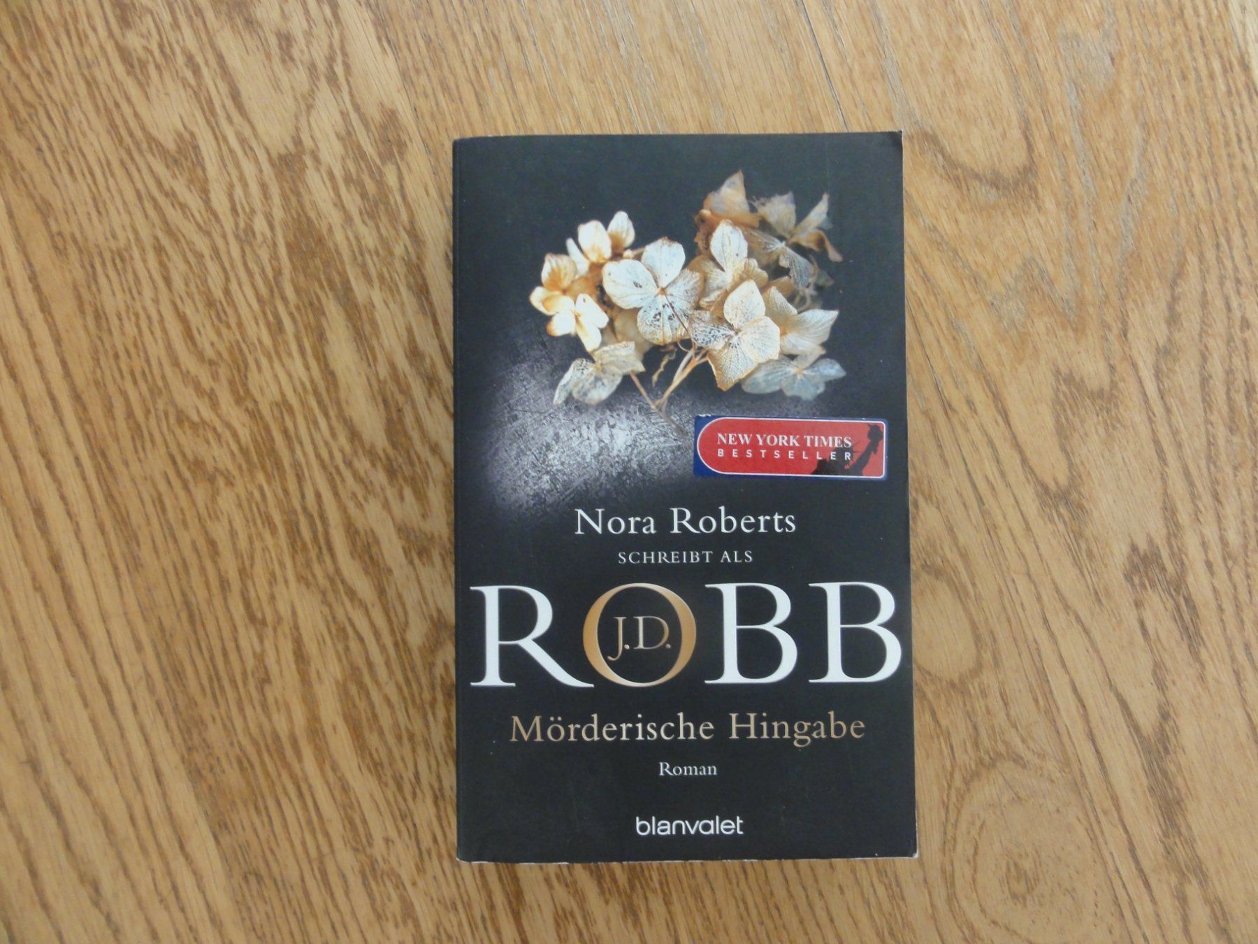 Bücher: Nora Roberts als J.D. Robb: Mörderische Hingabe – Gebraucht aus Riedholz von Taweva