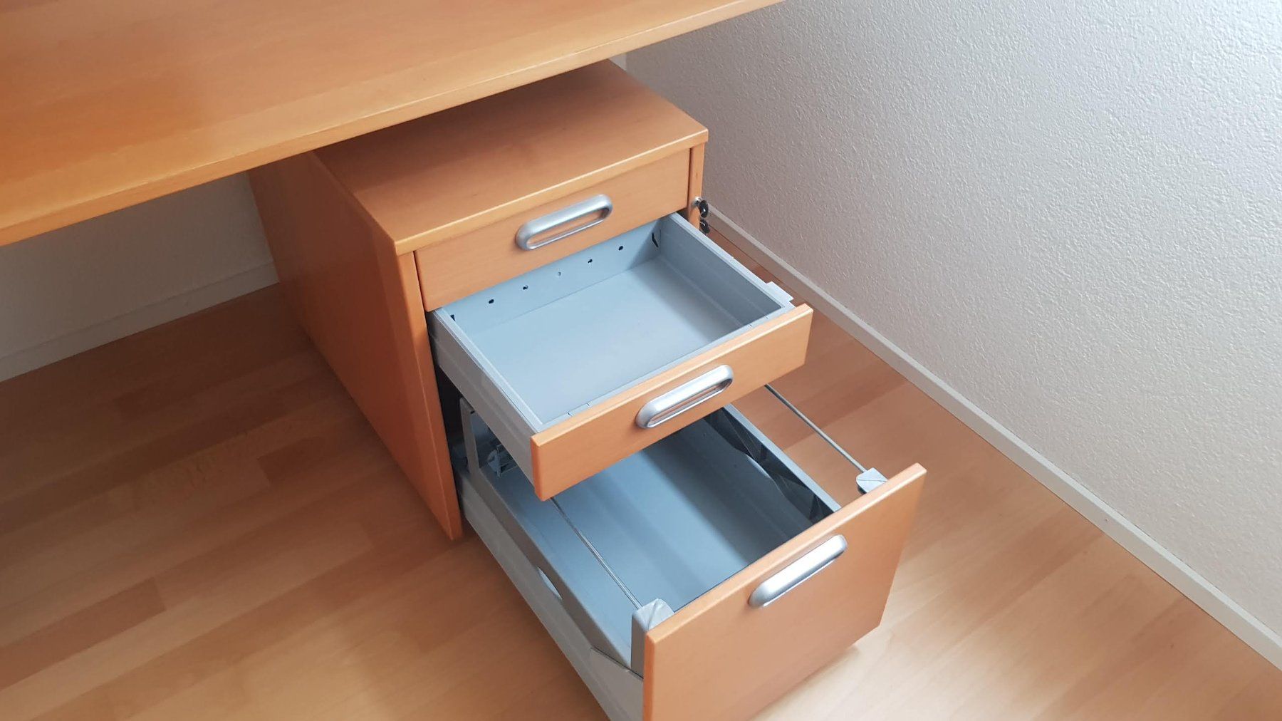 Schreibtische: Ikea Galant Schreibtisch mit Rollcontainer und Computerrack – Gebraucht aus Erlinsbach SO von gugusli 5