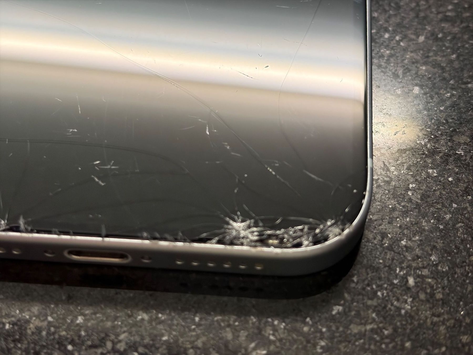 Apple Telefoni cellulari / Smartphones: iPhone 15 Plus, Bildschirm beschädigt, funktioniert einwandf – Usato da Zollikon venduto da Ostendo 4