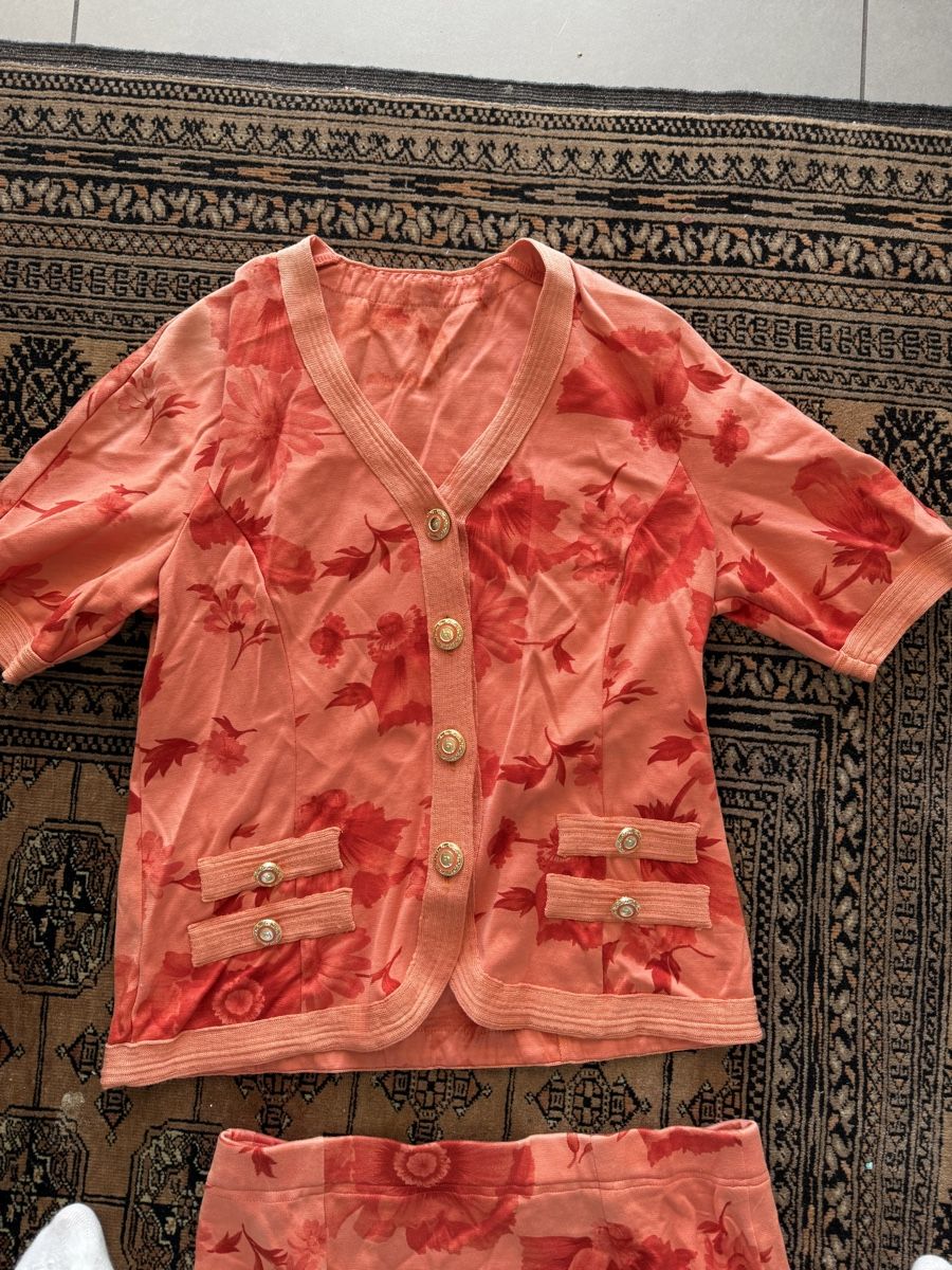 Kleiderpakete: Vintage Set mit Blumenmuster: Rock & Strickjack – Gebraucht aus Locarno von Ery02 2