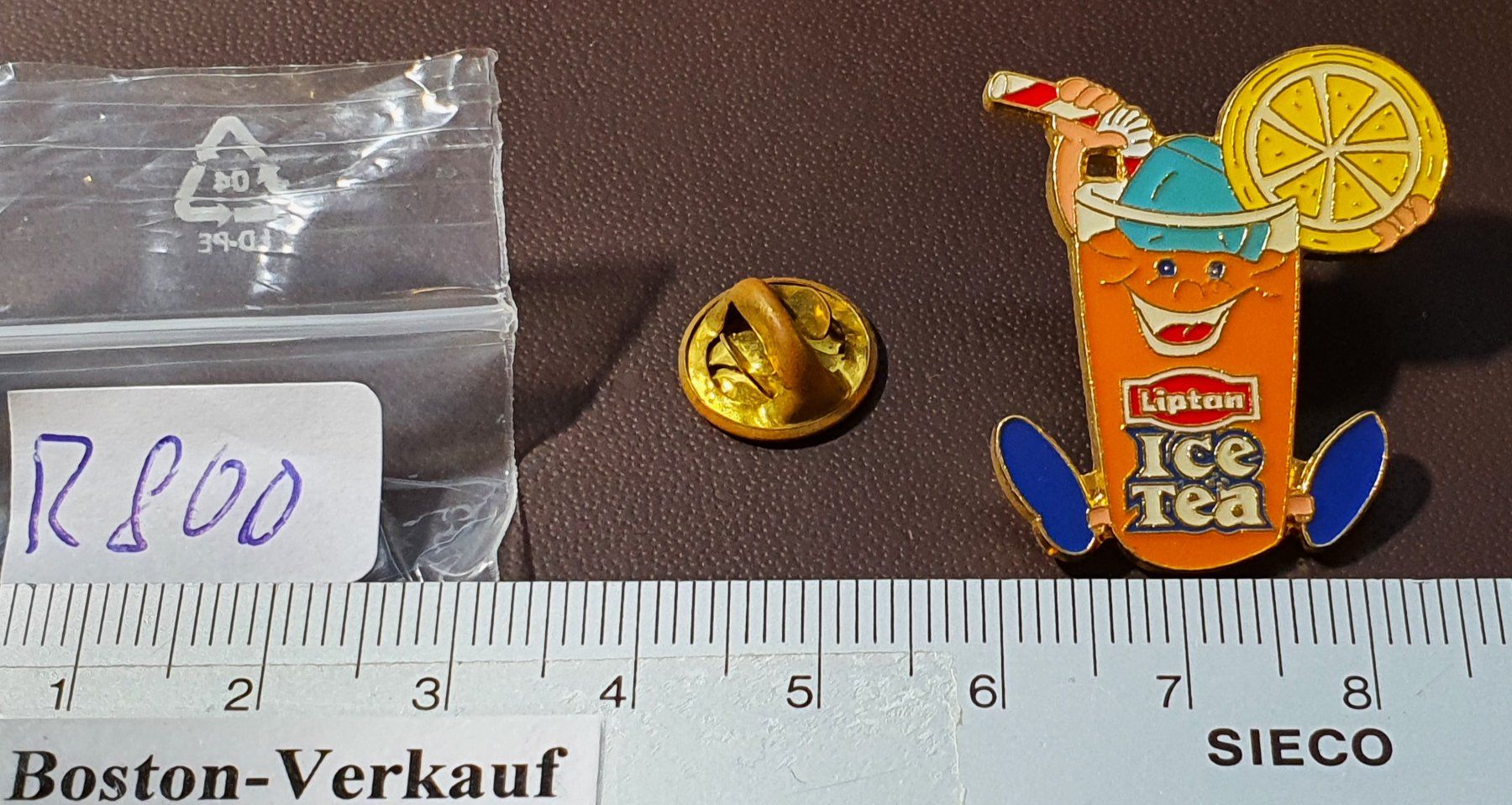 Placchette & Badge: R800 - Pin Lipton ICE TEA Männchen Glas mit Tee Eis Zitrone – Usato da Reinach BL venduto da Boston-Verkauf 1