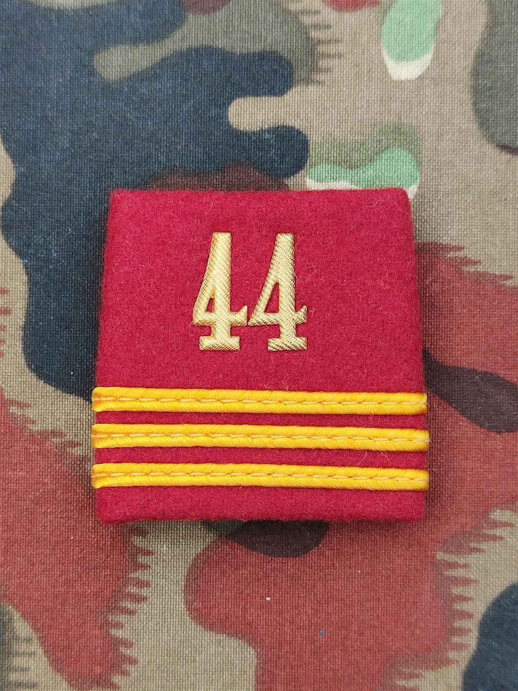 Placchette & Badge: Schulterpatte Hauptmann Abt 44 – Usato da Bauma venduto da SwissMilitaria