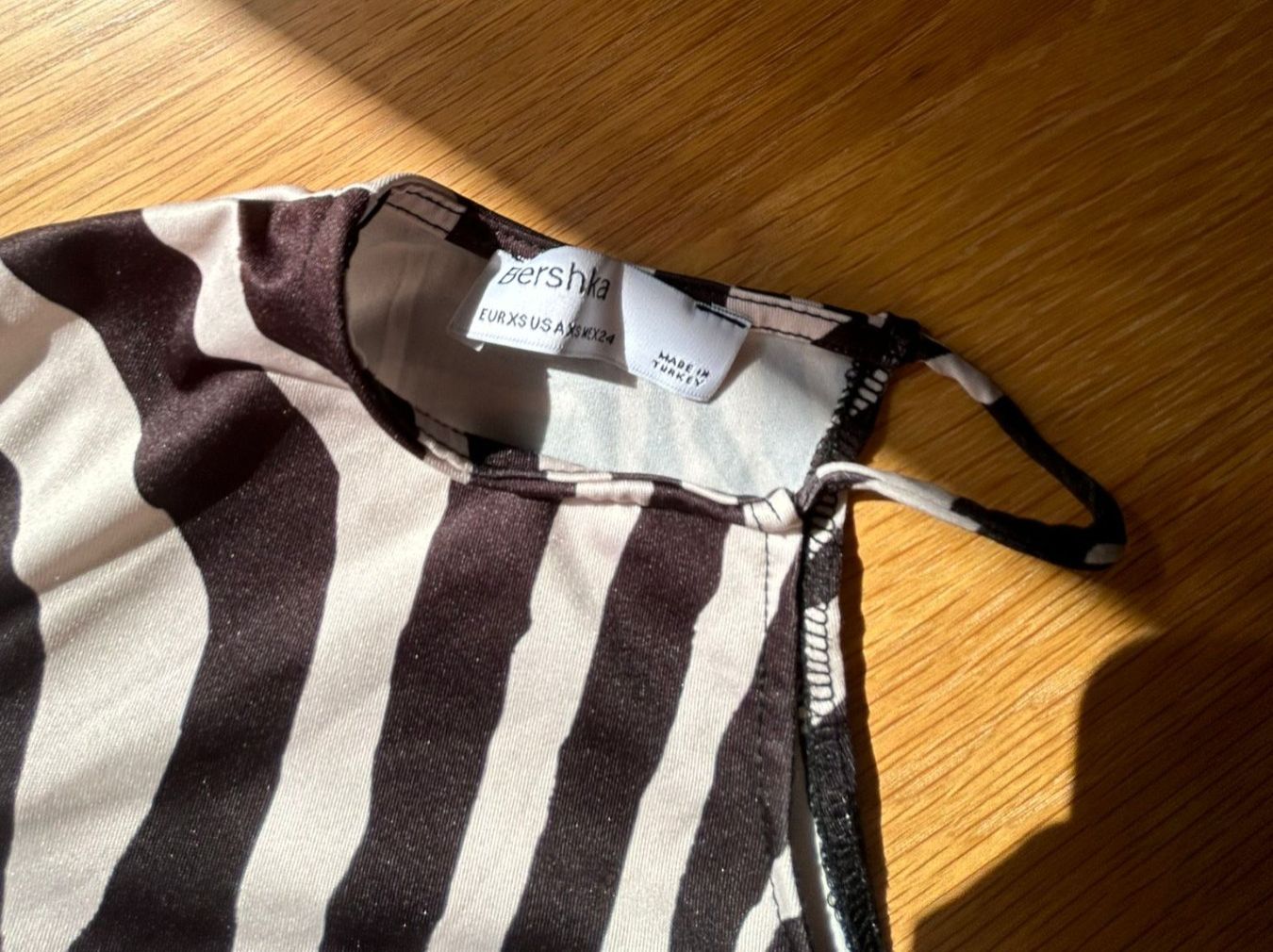 Bershka Top: Crop Top Bershka – Nuovo (secondo la descrizione) da Zürich venduto da ain_njc7 1