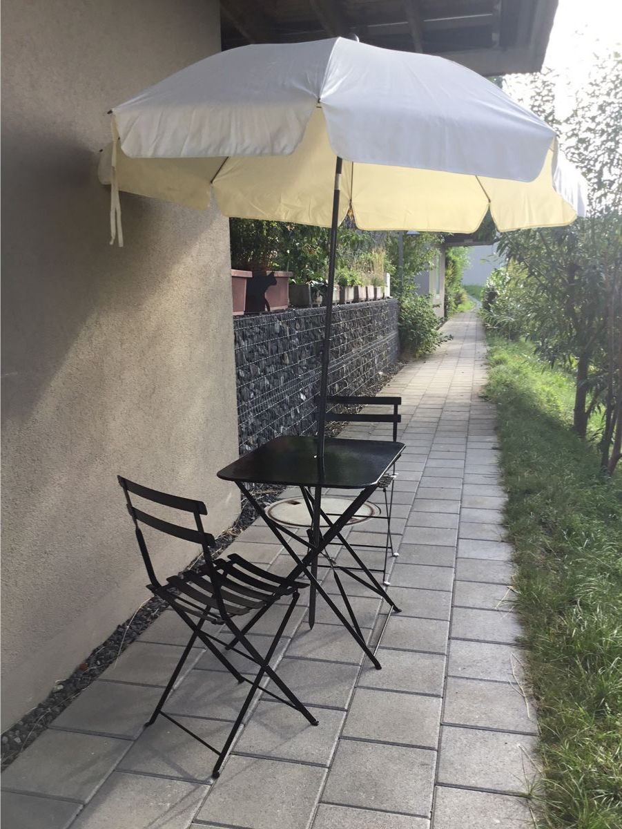 Set di tavolo e panche: Altes Gartentisch Set 4 Teilig zum Klappen – Usato da St. Gallen venduto da chamilla