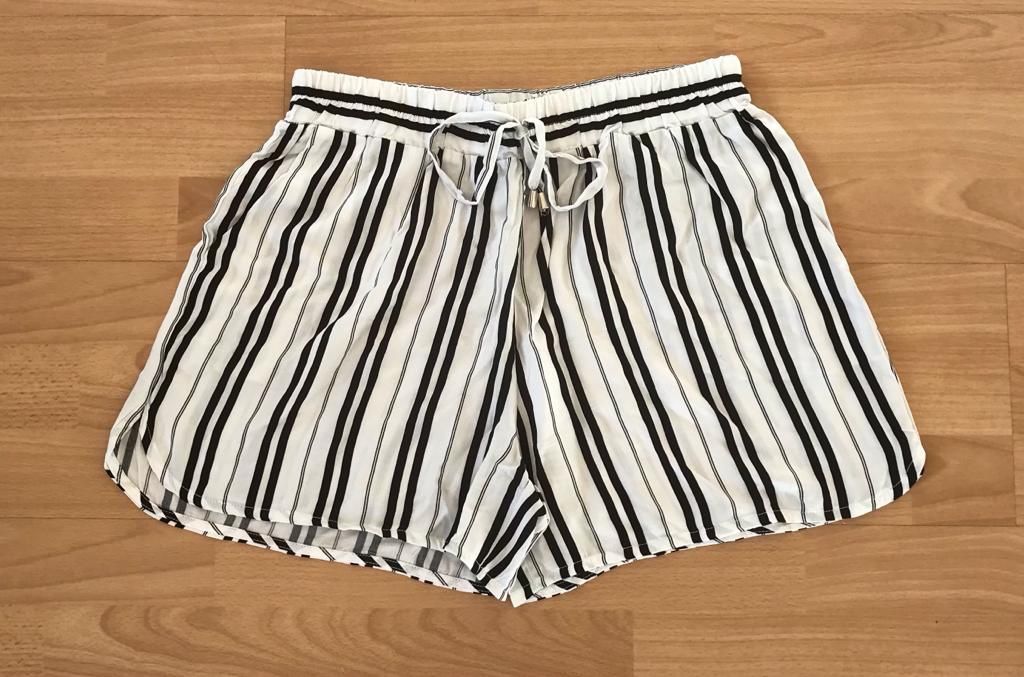 Pantaloni: Shorts schwarz weiss – Usato da Biel/Bienne venduto da SandraDG 1