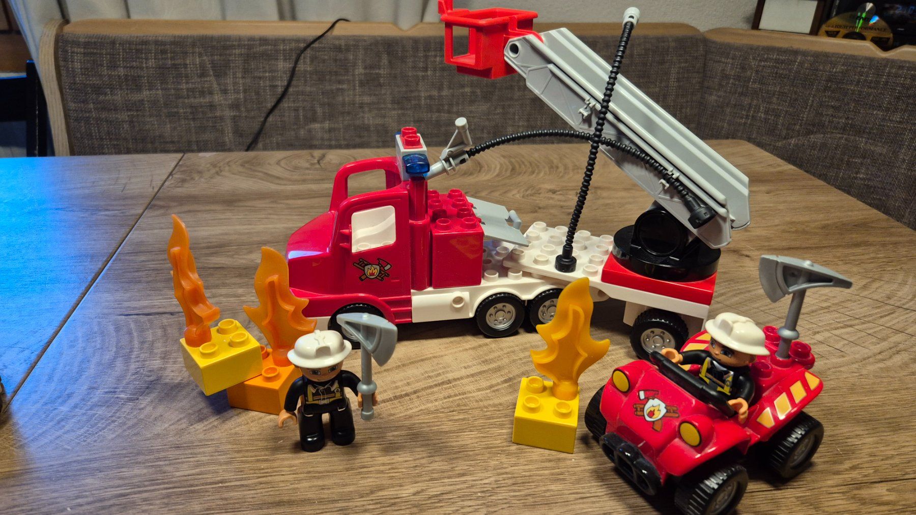 Lego Spielzeuge: Duplo Feuerwehr, Polizei, Autowerkstatt – Gebraucht aus Adelboden von afkcamper 3