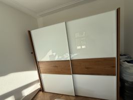 Schrank mit Schiebetüre Kleiderschrank