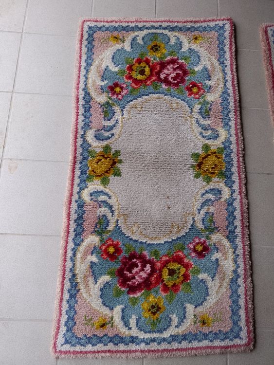 Tappeti: 2x Tapis descente de lit vintage à fleurs, style romantique – Usato da Noréaz venduto da Jeanneretp