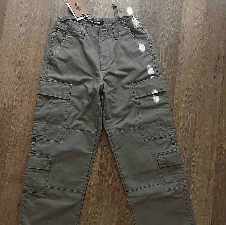 Pantaloni: Stüssy Khaki Surplus Cargo Pants – Nuovo e nell'imballaggio originale da Burg AG venduto da kam.uen 1