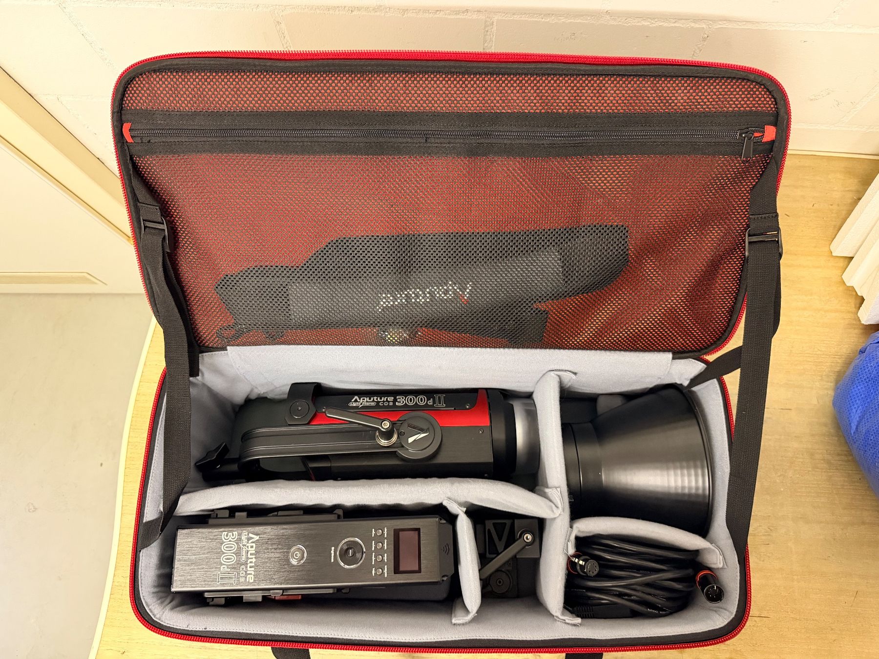 Aputure Lampes: Aputure LS C300d MKII Kit mit Tasche, V-Mount – D'occasion à Münsingen par Larsus 5
