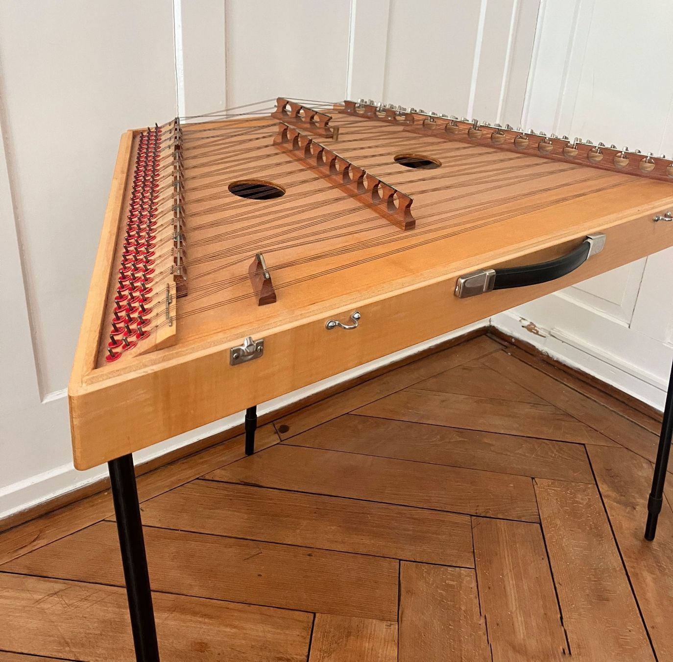 Strumenti musicali: Systematisch chromatisches Hackbrett – Usato da zürich venduto da Simott