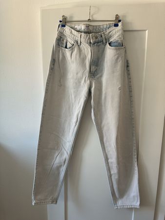 Mom Jeans Bershka hellblau Grösse 36 mit Gebrauchsspuren