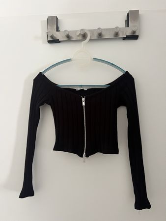 Schwarzes Crop Top, langarm, Reisverschluss, Bershka, Gr:S