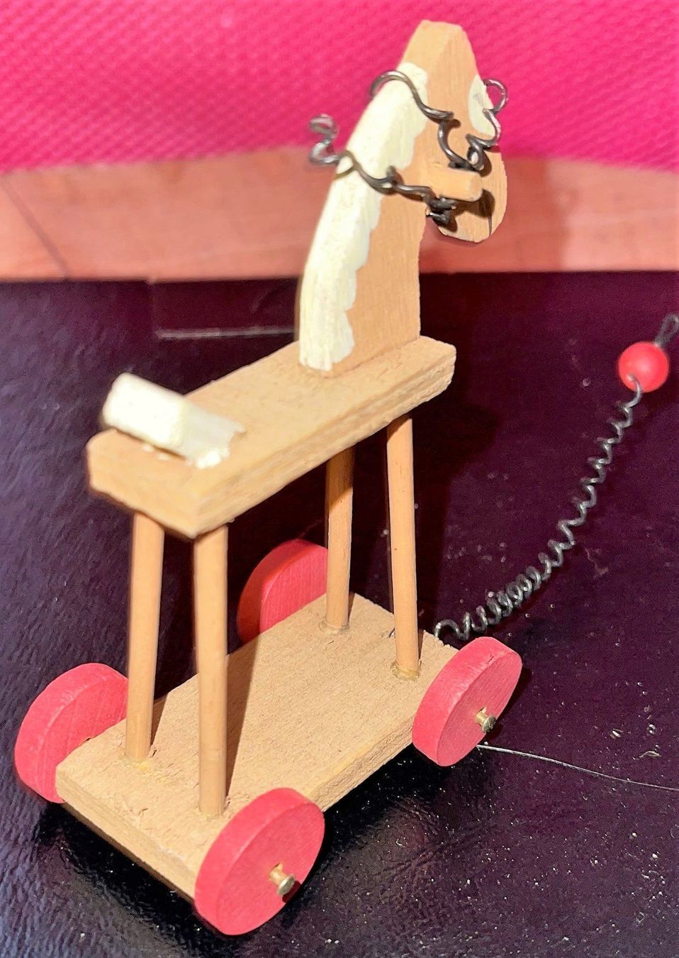 Giocattoli: Christbaumschmuck Holzpferd mit Räder – Nuovo (secondo la descrizione) da Lutzenberg venduto da Truhe 2