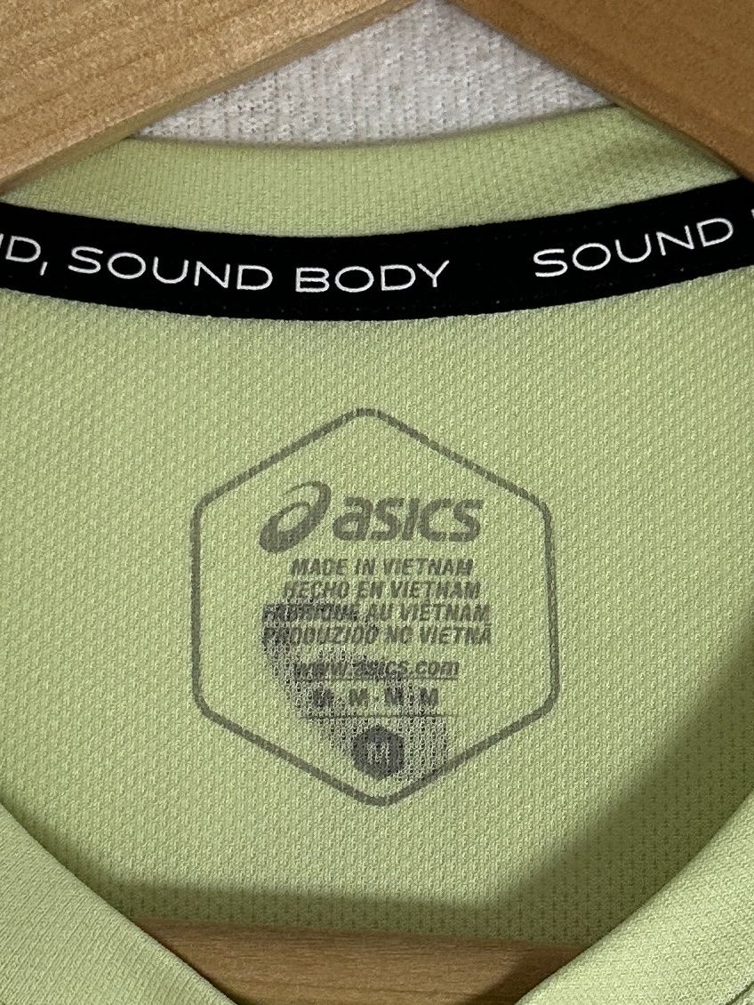 Asics Lotti di vestiti: Asics sport set kurze Hose und tshirt – Usato da Maienfeld venduto da tobeyl2020 6
