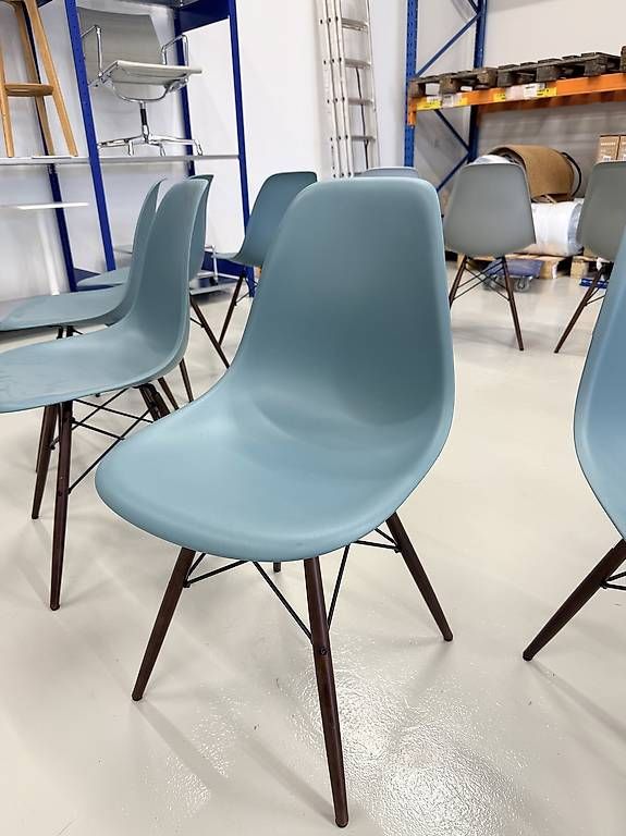 Stühle: VITRA Eames Plastic Chair DSW – Gebraucht aus Basel von used. 3