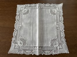 Spitzentaschentuch weiss mit Blumenmuster guter Zustand