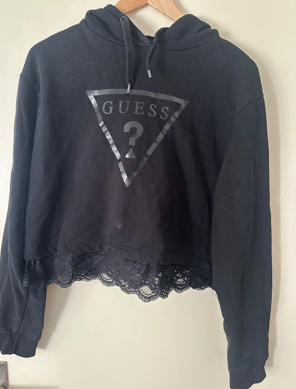 Guess Pullover & Sweatshirts: Guess Pullover – Gebraucht aus Neuhausen von eliana2