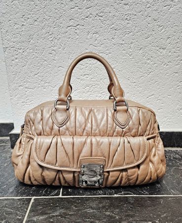 Tasche von MIU MIU by Prada, Matelasse, beige mit Perlglanz