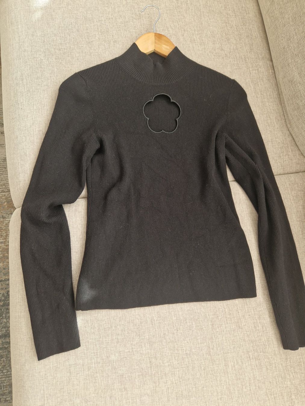 Other Stories Maglioni & Felpe: & other stories Strickpullover mit Blume-Ausschnitt, Gr. M – Usato da Erlinsbach SO venduto da ULIKH 4