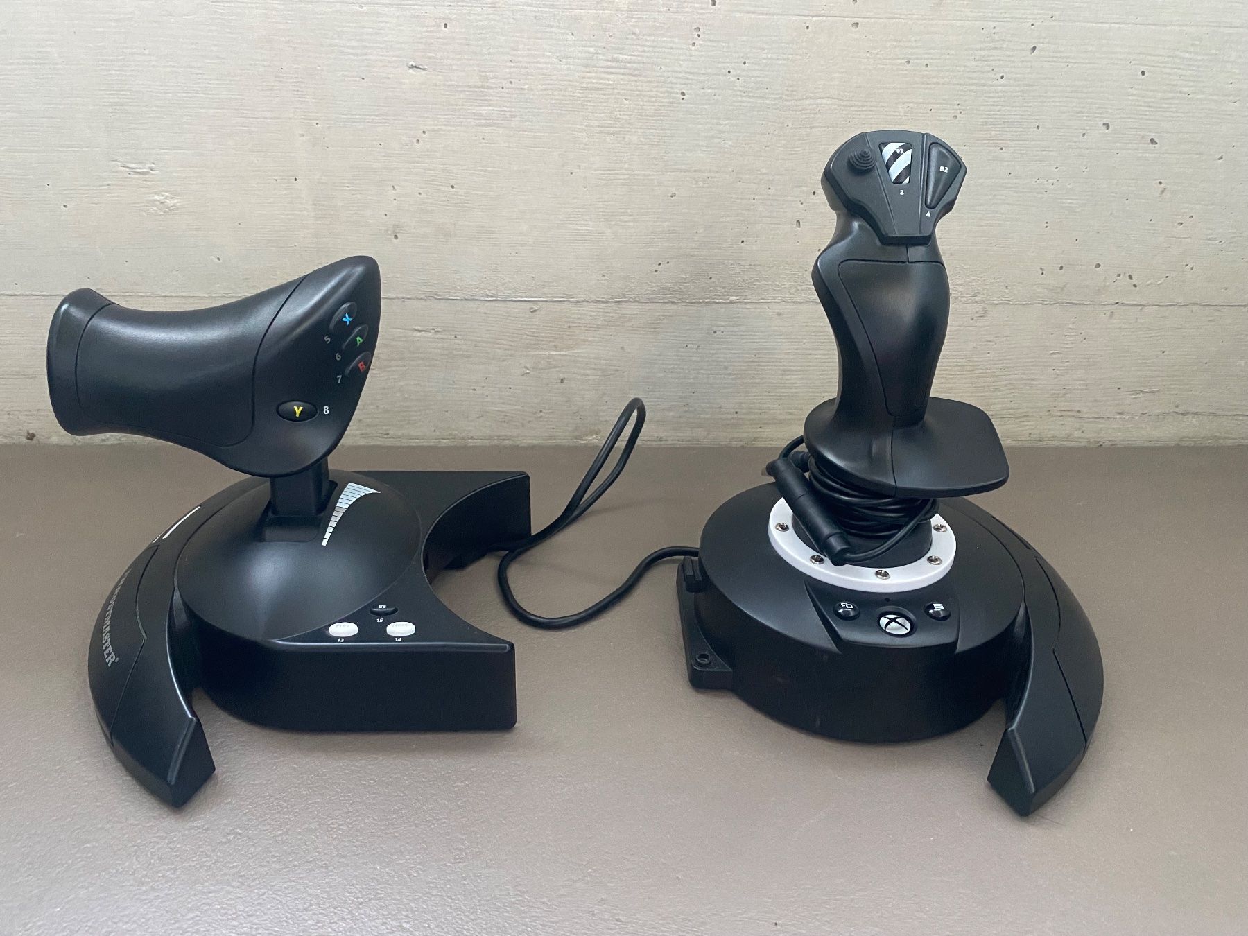 Thrustmaster Manettes: Thrustmaster T.Flight Hotas One pour XBOX et PC – Neuf (Voir description) à Villeret par Minigebe 6