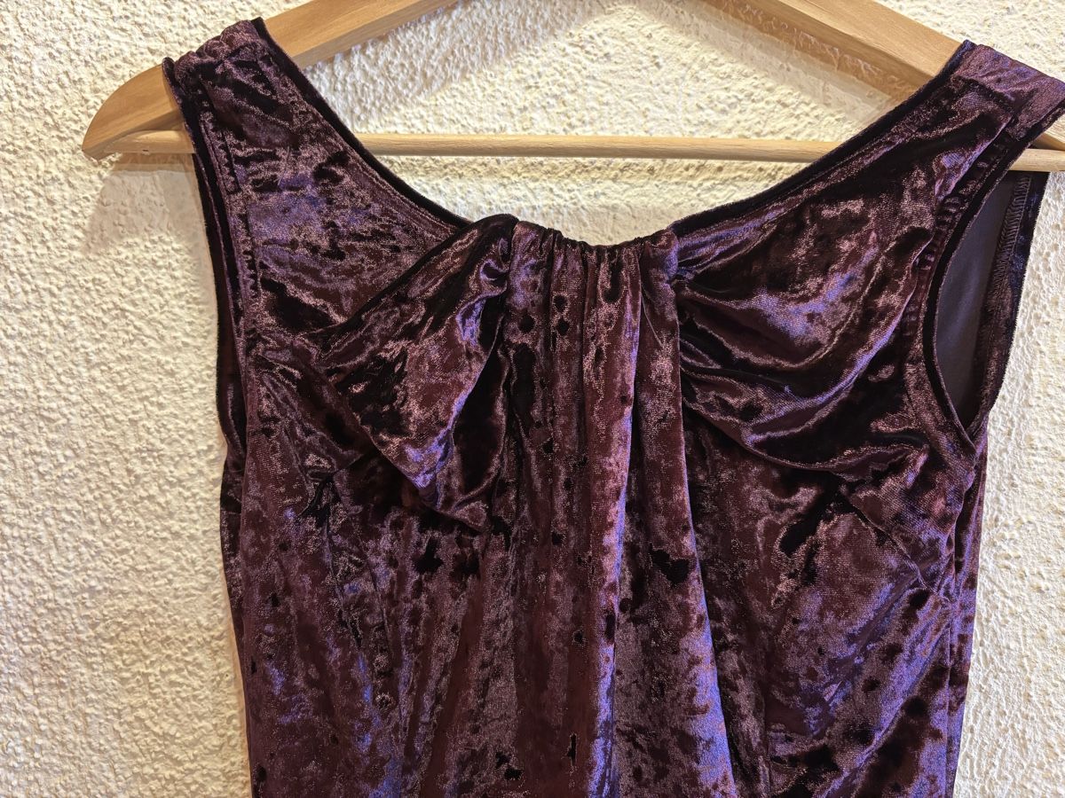 Vestiti: Enges Samtkleid, Lila, Grösse S – Usato da Alten venduto da AuntiesAtticFinds 1