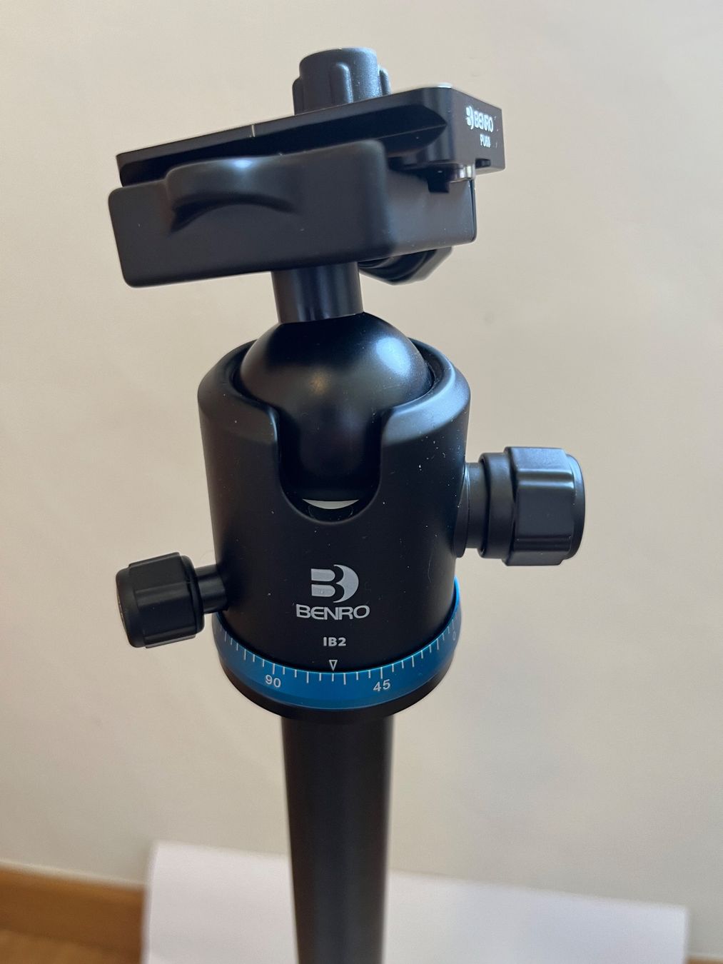 Poster & Bilder: BENRO FIF28AIB2 tripod - NEW – Neu und originalverpackt aus Pontresina von cli_g8qv 2