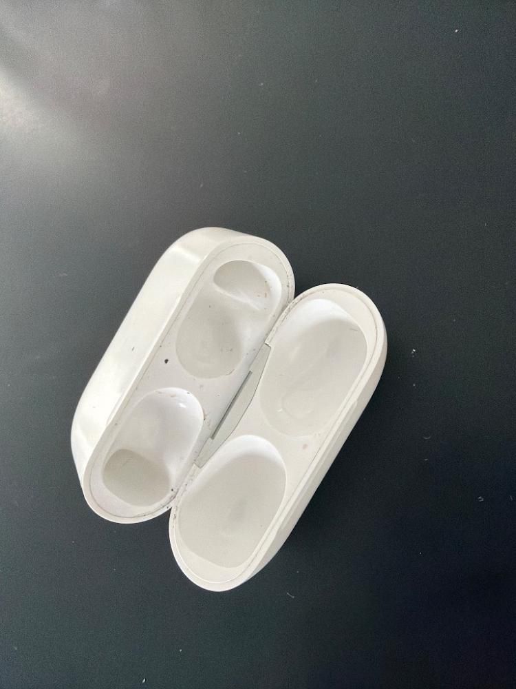 Apple Caricabatterie: Apple AirPods Pro 1 Ladecase weiss – Usato da St-Légier-Chiésaz venduto da arn_bb59 3