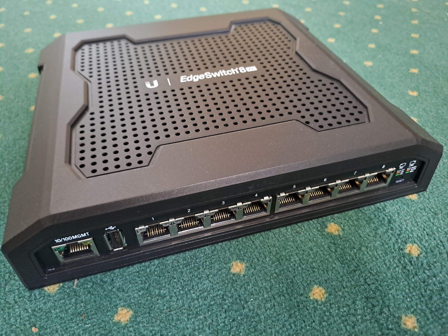 Ubiquiti Hub & Switch: Ubiquiti EdgeSwitch 8 XP – Usato da Nussbaumen AG venduto da Aurelio24