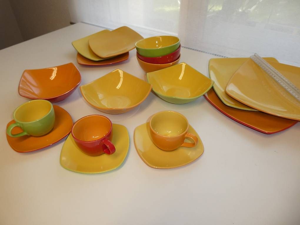 Set di piatti: farbiges Geschirr (gebraucht) – Usato da Dussnang venduto da turbi55 2