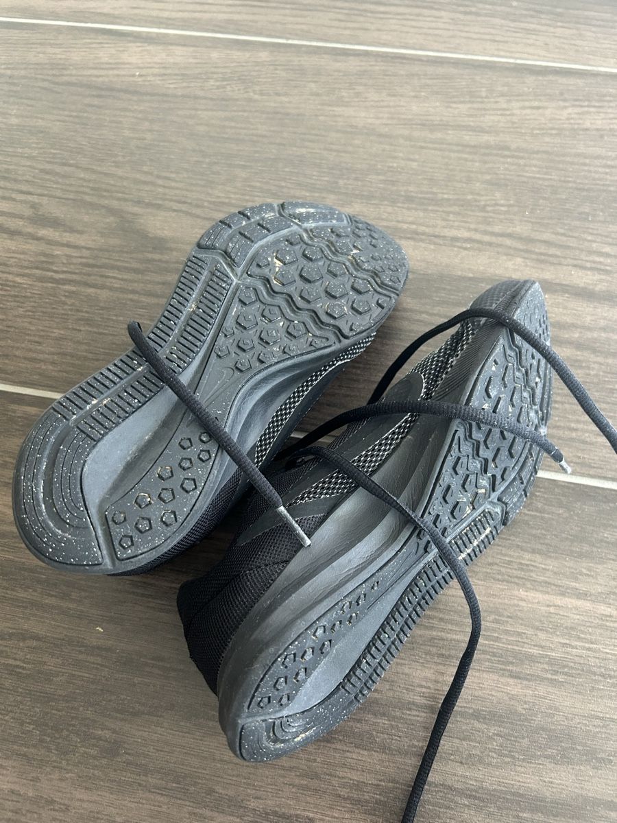 Nike Scarpe da donna: Nike Laufschuhe Gr. 38.6 – Usato da Rothrist venduto da kiki8181 1