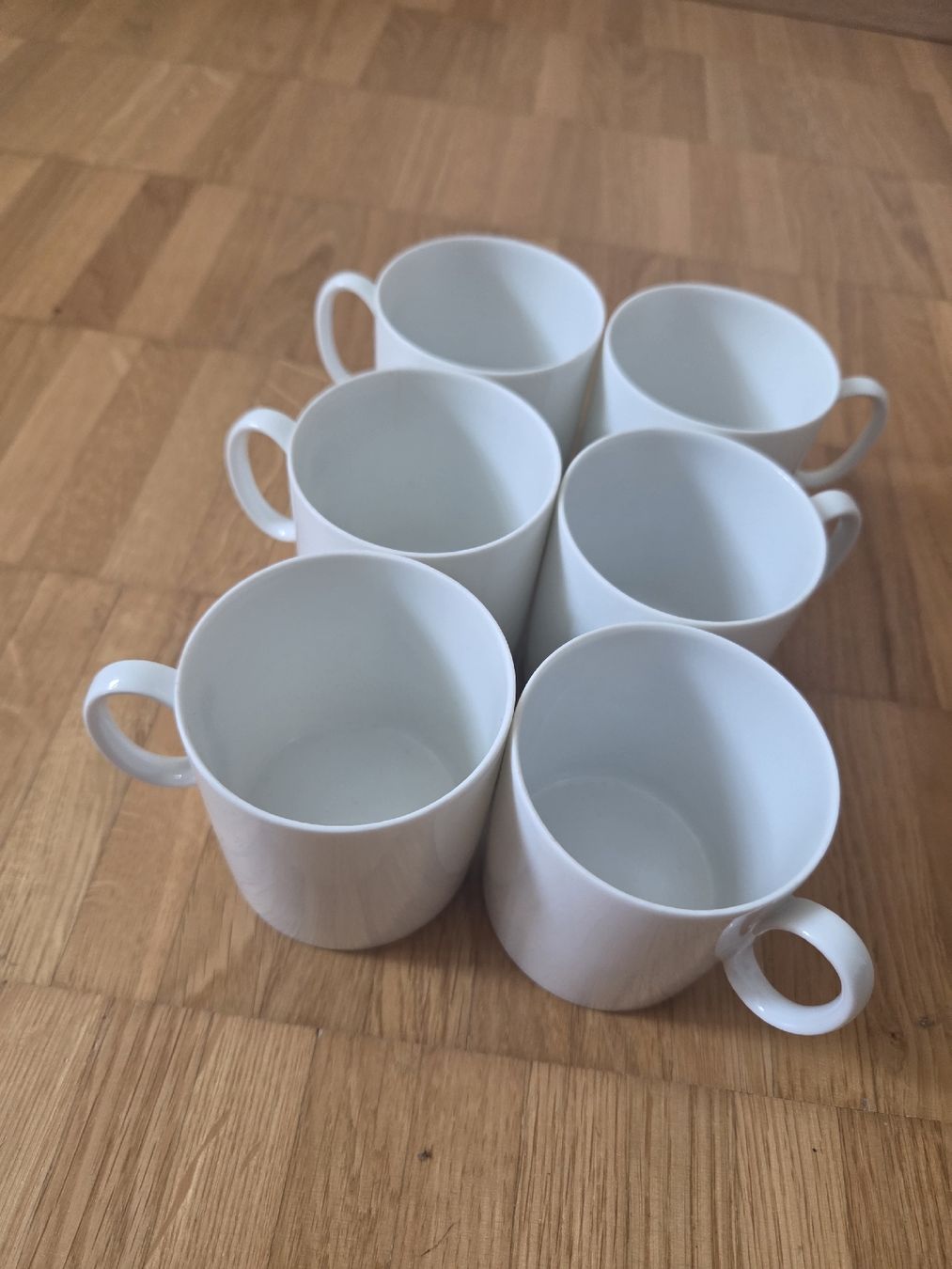 Set di piatti: Weisse Kaffeetassen mit Untertassen – Usato da Zofingen venduto da jel_qns5 3