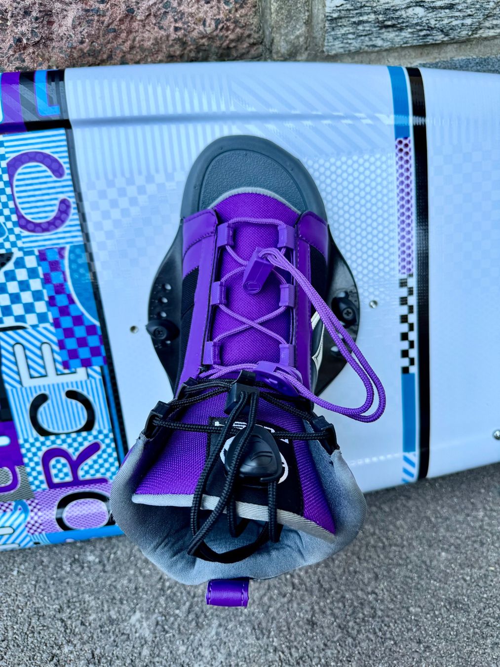Surfboards & Schwimmbrette: Wakeboard Liquid Force 135.3 cm mit Bindung – Gebraucht aus Gommiswald von Aloha.Spirit 3