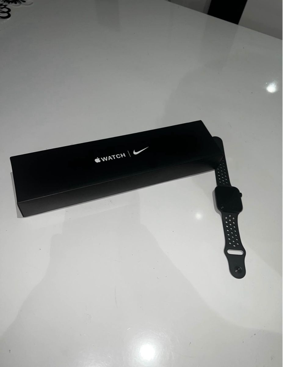 Apple Smartwatch: Apple Watch Series 7 Nike Edition 45mm GPS + CELLULAR – Usato da Oensingen venduto da custom_lenkraeder