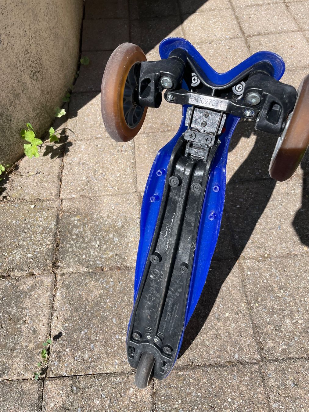 Micro Fahrzeuge für Kinder: Trottinette Mini Micro 3 roues bleu – Gebraucht aus Longirod von vin_hn9m 1