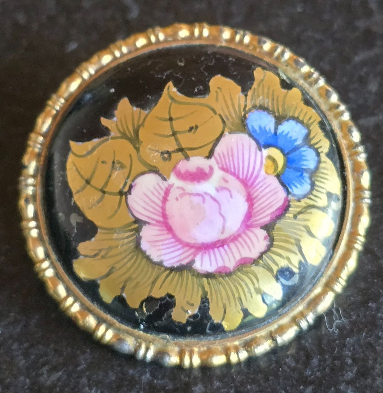 Broschen & Nadeln: Brosche mit Blumenmotiv und goldenem Rand – Gebraucht aus Duebendorf von Dguguseli